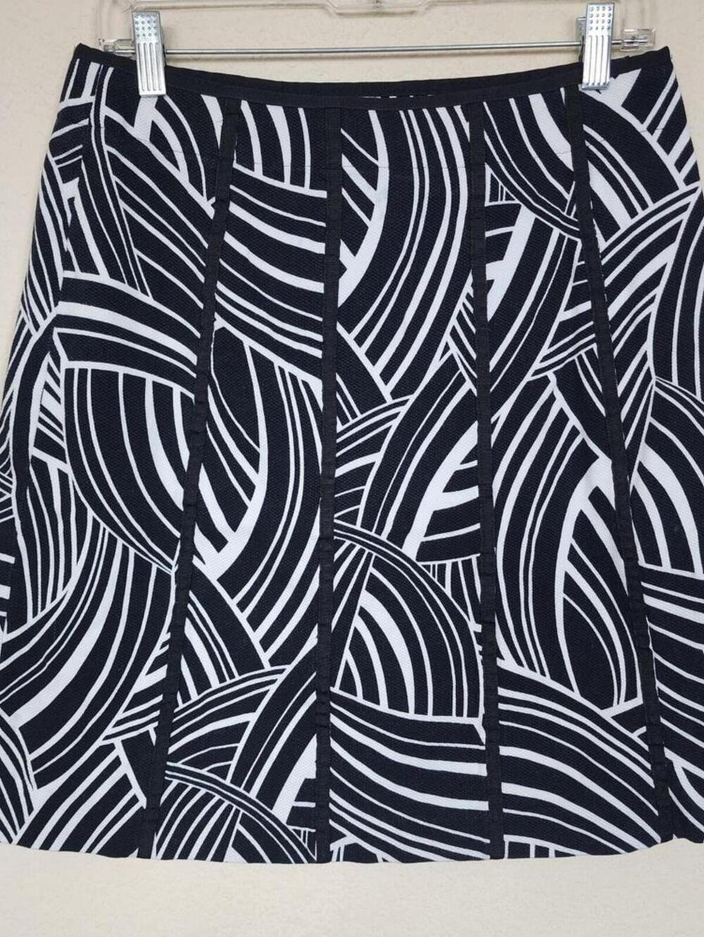 Black & White Size 8 Midi Skirt
